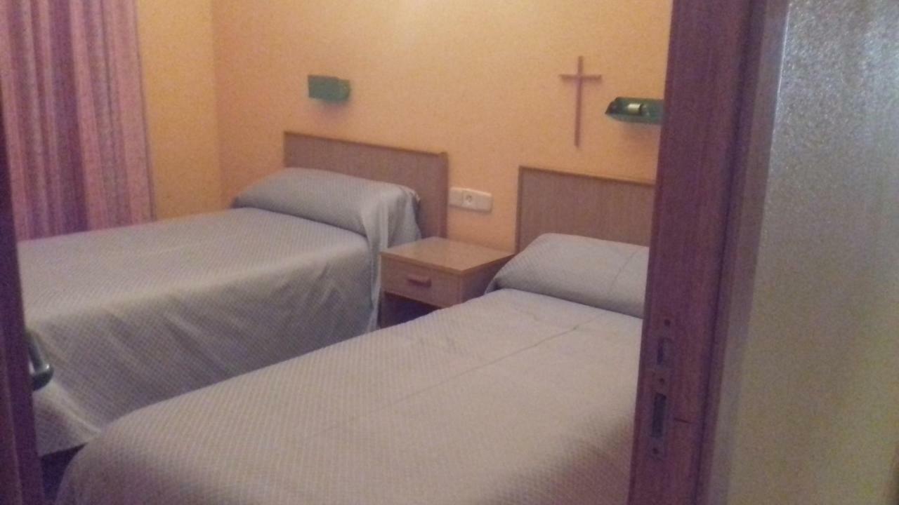 ホテルResidencia Marista Santa Maria Del Mar グアルダマル・デル・セグラ エクステリア 写真
