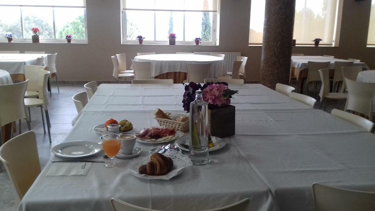 ホテルResidencia Marista Santa Maria Del Mar グアルダマル・デル・セグラ エクステリア 写真